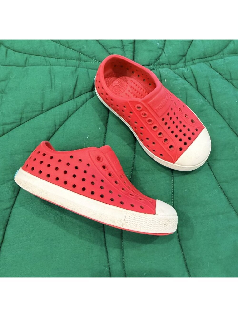 Native Jefferson Toddler 8 Red Slip On Water Shoes